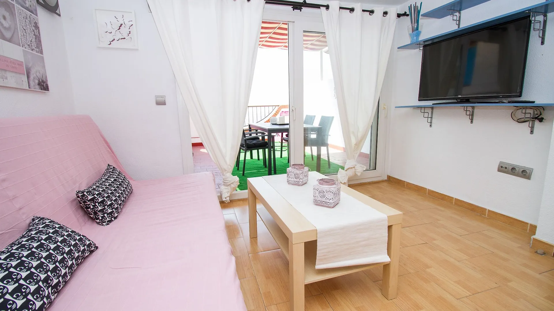 Apartamentos Cenacheros - Wondersisters Malaga Spain