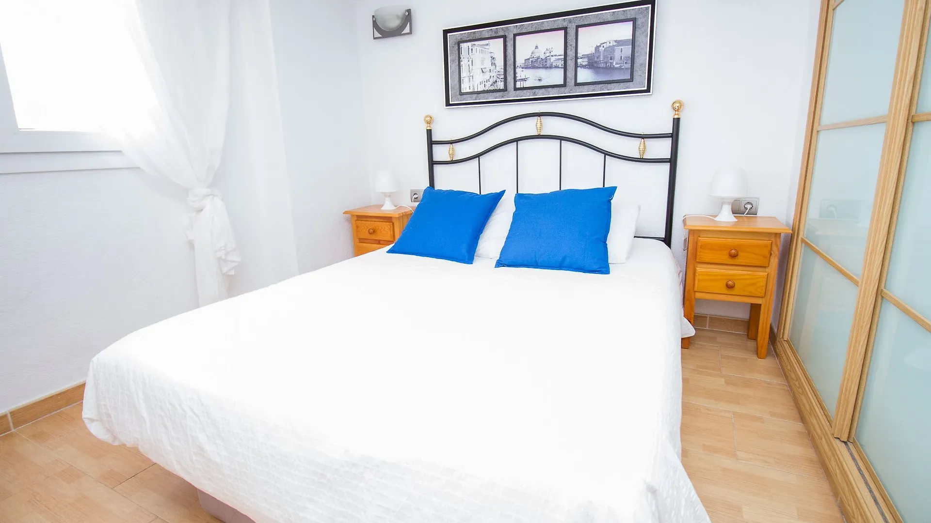 Apartamentos Cenacheros - Wondersisters Malaga Spain